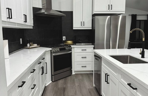 Westbluff House | Stunning Remodeled Home w/New Pool Near Cardinals Stadium
