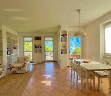 Azzano Apartment | Stunning renovated flat on Lake Como with parking