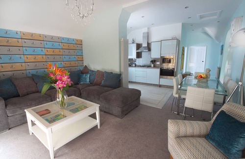 Chester Apartment | Riverside Apartment with Ocean Views & Spa, Central City