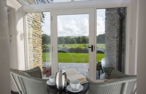 Eglwyswrw House | Enchanting Barn Retreat with Hot Tub & Spa in Pembrokeshire