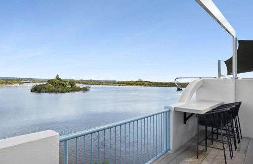 Maroochydore Apartment | Stunning Rooftop Retreat with Private Jacuzzi on the Maroochy River