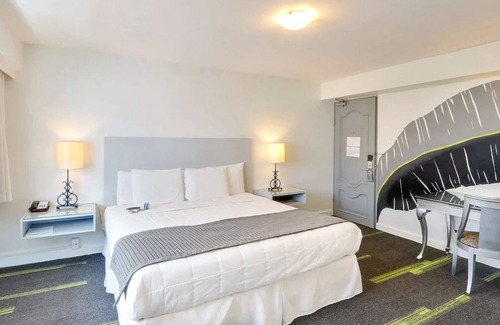 Miramar Hotel | Stunning Rooftop Views Await at This Relaxing Room in Historic Miramar