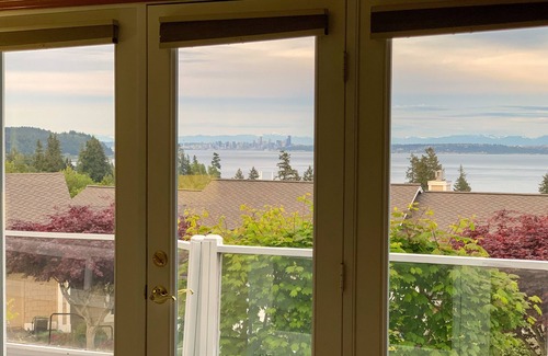 Manchester House | Premier Royal View House with Spa & Hot Tub Amenities