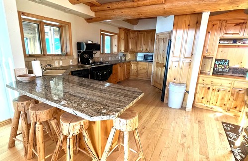 Geneva Cabin | Rustic Mountain Retreat with Breakfast in Star Valley