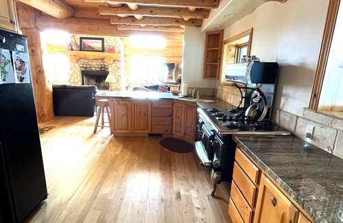 Geneva Cabin | Rustic Mountain Retreat with Breakfast in Star Valley