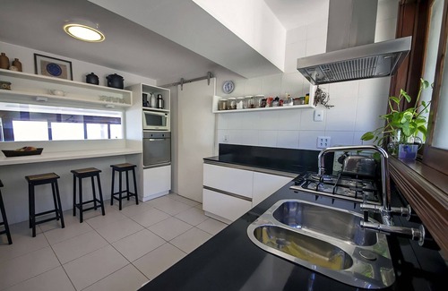 Joao Fernandes House | Unforgettable Sea View Suites with Pool & Spa Amenities
