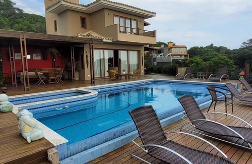 Albatroz House | Scenic Oceanfront Retreat with Pool and Spa Amenities