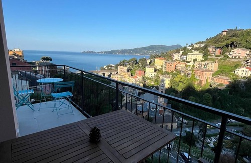 Zoagli Apartment | Stunning sea view! 2-bedroom apartment, 5 minutes walking to the beach, AC, pool