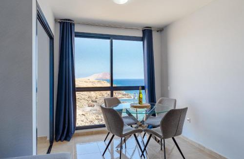 Los Abrigos Apartment | Oceanfront Retreat with Magnificent Views in Los Abrigos