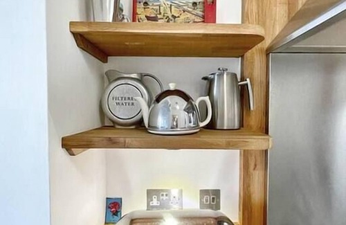 Margate Old Town Apartment | Picturesque Sea View at Margate Harbour Arm Hotel