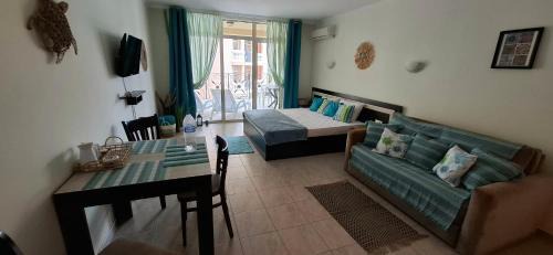 Elenite Apartment | Stunning Sea View Studio in Andalucia Beach Hotel by Flat Mаnager