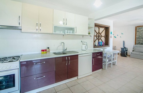 Dagbelen Villa | Stunning Sea View Villa w Garden, 5 min to Beach