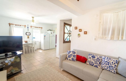 Dagbelen Villa | Stunning Sea View Villa w Garden, 5 min to Beach