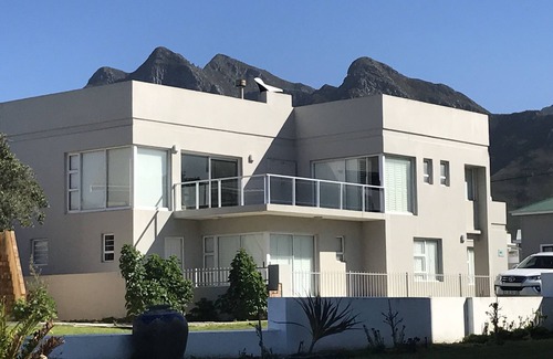 Kleinmond House | Seafront Family Beach House with Spectacular Views