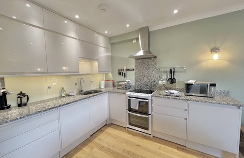 Maenporth Apartment | Seaview Cornwall Apartment with Pool, Spa and Tennis