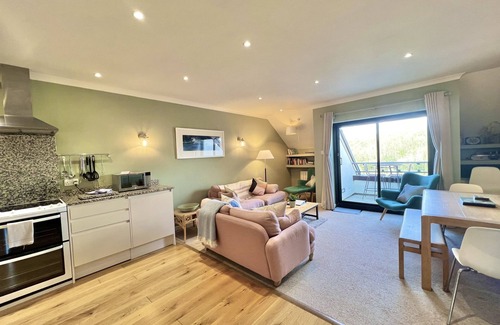 Maenporth Apartment | Seaview Cornwall Apartment with Pool, Spa and Tennis