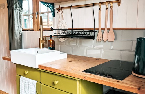 Bideford Cabin | Discover Shepherd's Hut Retreat in Picturesque North Devon
