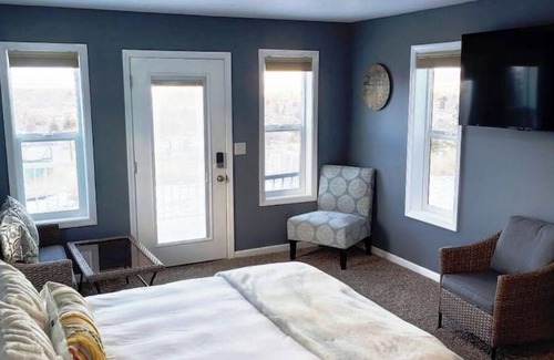 Baker City House | Exceptional Skyline Suite with Pool & Spa at Quail Ridge