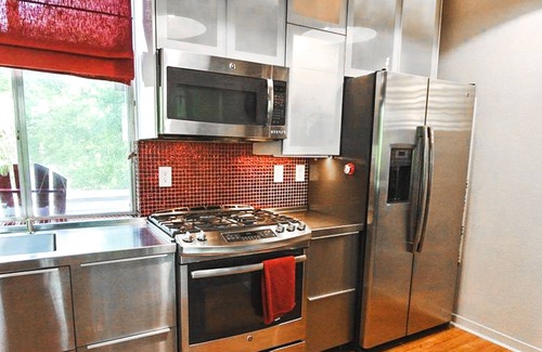 Blackshear-Prospect Hill House | Unforgettable Skyline Views from Eastside Hilltop Hotel