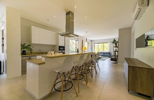 Grand-Baie Apartment | Stunning Soleia Escape with Parking, Grand Baie