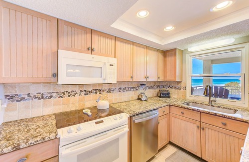 Redington Shores Condo | Beachfront Condo with Pool & Spa - Guest Rated 9.8/10