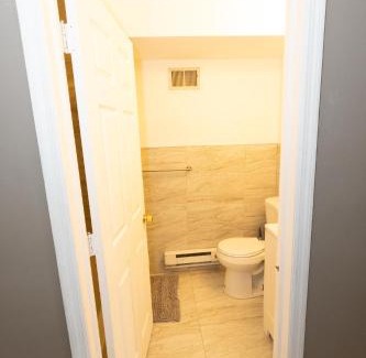 The Heights Apartment | Spacious 4-Bed Apartment Near NYC – Family-Friendly Stay