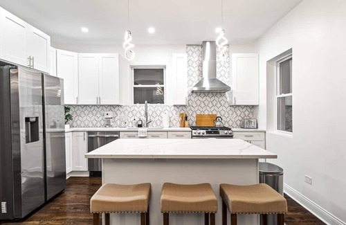 Cragin House | Elegant 7BD Home with Garage - A Family-Friendly Retreat