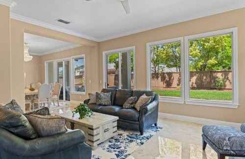 Westlake Apartment | Family-Friendly Home in Natomas for Memorable Getaways