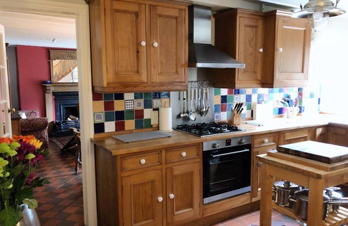 Tenby House | Inviting House with Ocean View in Central Tenby - Rated 9.8