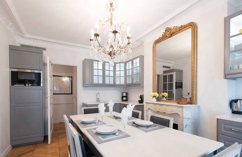 Quartier du Gros-Caillou Apartment | Elegant Retreat with Balcony & Eiffel Views, Rated 10/10