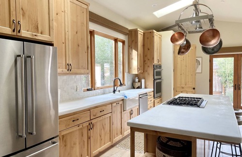 Petaluma House | Elegant Spanish Style 2B/2B House in Downtown Petaluma