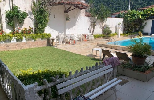 Praia de Barequecaba House | Relaxing SS House with 2 Pools Just Steps from the Beach