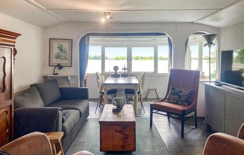 Reeuwijk Other | Family-Friendly 3 Bedroom Stacaravan in Reeuwijk