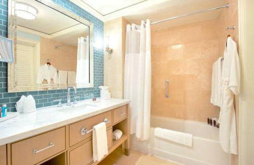 Key Biscayne House | Chic Studio Apartment at Ritz Carlton-Key Biscayne with Ocean View