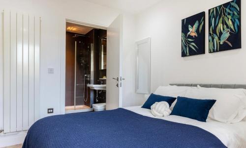 Lewisham Apartment | Stunning Studio Flat Minutes from Lewisham Station With View