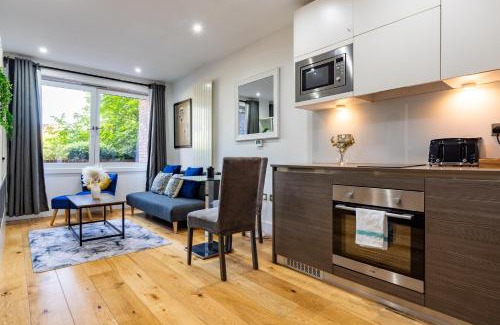 Lewisham Apartment | Stunning Studio Flat Minutes from Lewisham Station With View