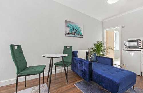 Glyndon Apartment | Cozy Studio Flat with Free On-Street Parking, Rated 8.8/10