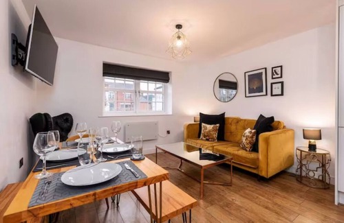 Hull Apartment | Stunning & Stylish apartment, City Centre, Sleeps 4