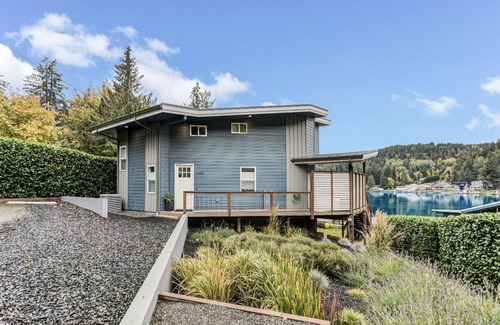 Olympia House | Inviting Summit Lake Home with Hot Tub and Kayaks!