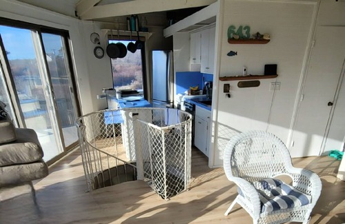 New Shoreham House | Unforgettable Sunsets and Beach Access - 10/10 Rated Stay