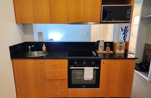 Surry Hills Apartment | Inviting Surry Hills Studio with Pool, Sauna & Gym Access