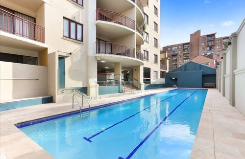Surry Hills Apartment | Inviting Surry Hills Studio with Pool, Sauna & Gym Access