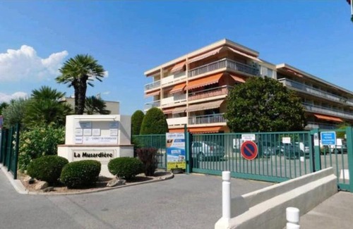 Plaine de la Brague Apartment | Pet-Friendly T4 Musardière: 4-Star Guest Rated Excellence