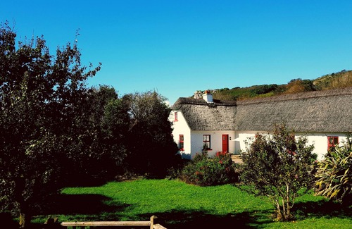 Lisdoonvarna Cottage | Rating 10/10: Oceanfront Thatched Cottage on Wild Atlantic Way