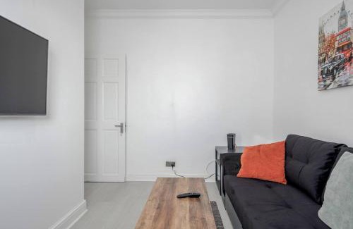 Tilbury Apartment | Discover a Prime 2 Bed Flat in Tilbury Central Location
