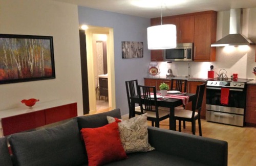 Glenwood Grove - North Iris Condo | Top-Shelf Suite Retreat - Guest Rated 10/10 & Pet Friendly