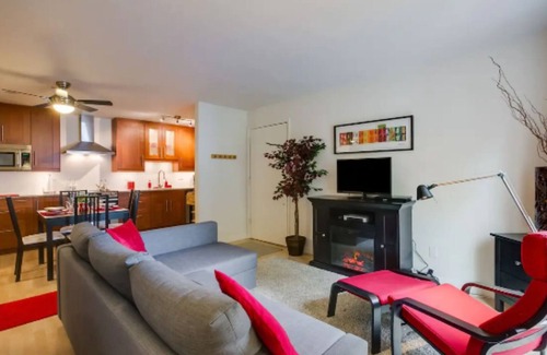 Glenwood Grove - North Iris Condo | Top-Shelf Suite Retreat - Guest Rated 10/10 & Pet Friendly