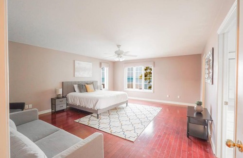 Innisfil House | Relaxing Getaway: Spa, Billiards & Lake Simcoe Awaits