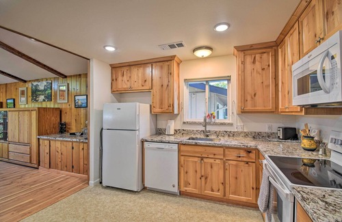 Mariposa Cottage | Enchanting Treetop Villa - Steps to Downtown Mariposa
