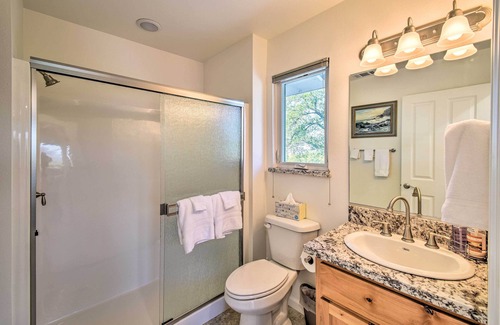 Mariposa Cottage | Enchanting Treetop Villa - Steps to Downtown Mariposa